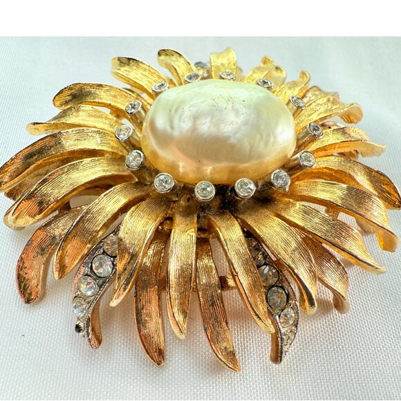 Vintage ART Brooch Signed Sunflower Faux Pearl Rhinestone Pin 1960s - Picture 3 of 9